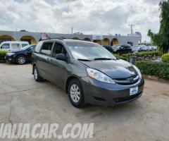 Toyota Sienna - 3