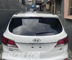 Clean Foreign Hyundai Santa Fe 2017 XL limited edition.